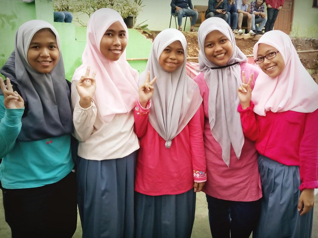 Siska__D's tweet photo. Lg nunggu barrisband-dimas anggara #milman17th brg mereka;;) @Huda_salsaaa @EvaAprilia04 @LintangThalitha @DwiPuji_A http://t.co/kgq7dPXQM7