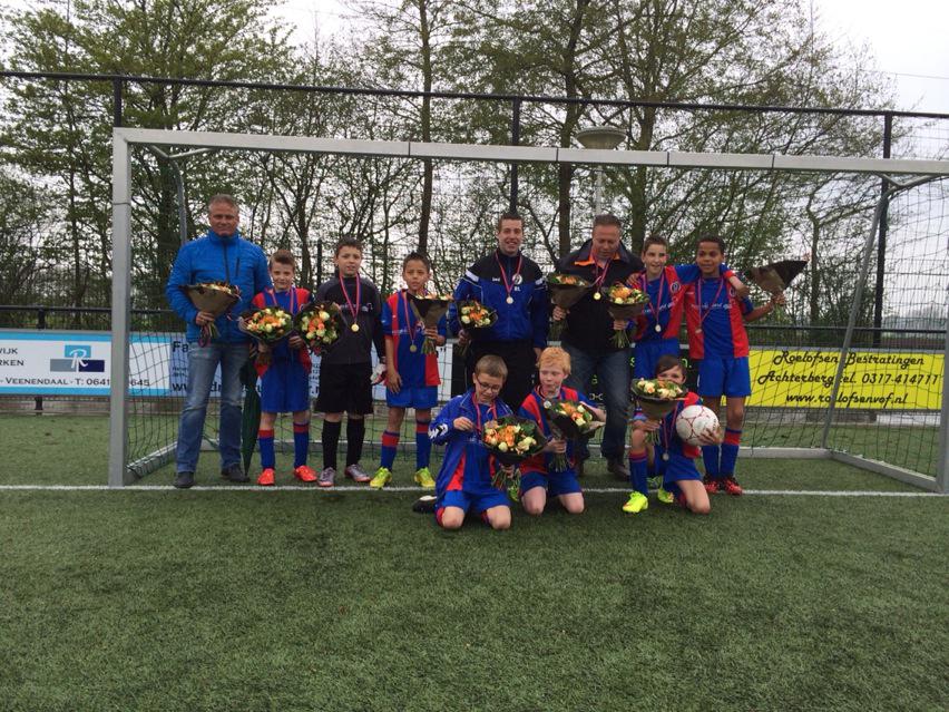 VVA'71 E1 kampioen na mooie 4-0 overwinning. @VVA71 @VOC_Achterberg