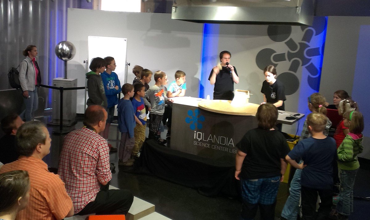 EuroScienceFun's tweet photo. Next up: Bonn Particle Show http://t.co/1zjpY13Yf0