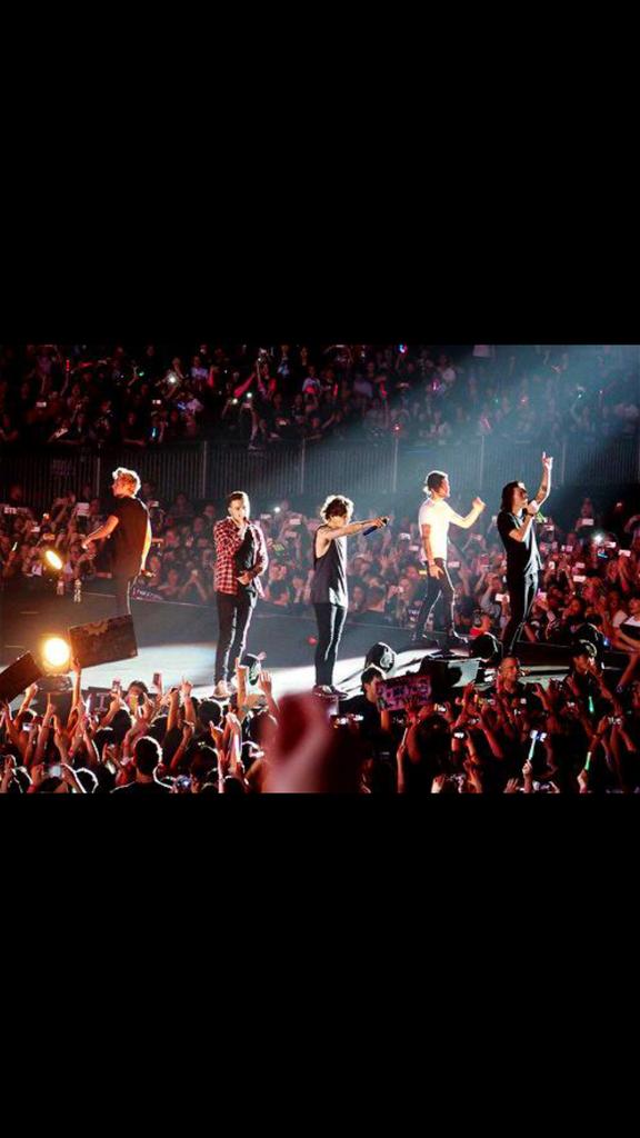 joeaustinjoe's tweet photo. RT larryismyoxygen: First and last 5/5 performance
This will never not make me cry
#WhereIWasWhenZaynQuit
#AlwaysI… http://t.co/Meg1TPNPBG