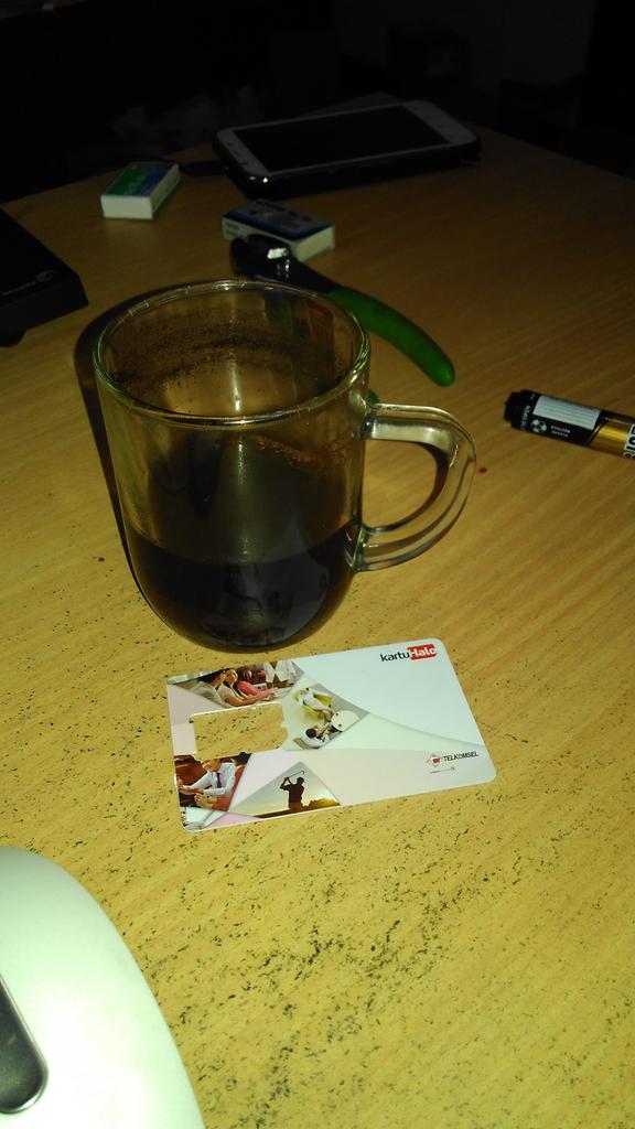 pisi_elfrizy's tweet photo. Ngopi2 dlu di kantor http://t.co/63QFrfX4nZ