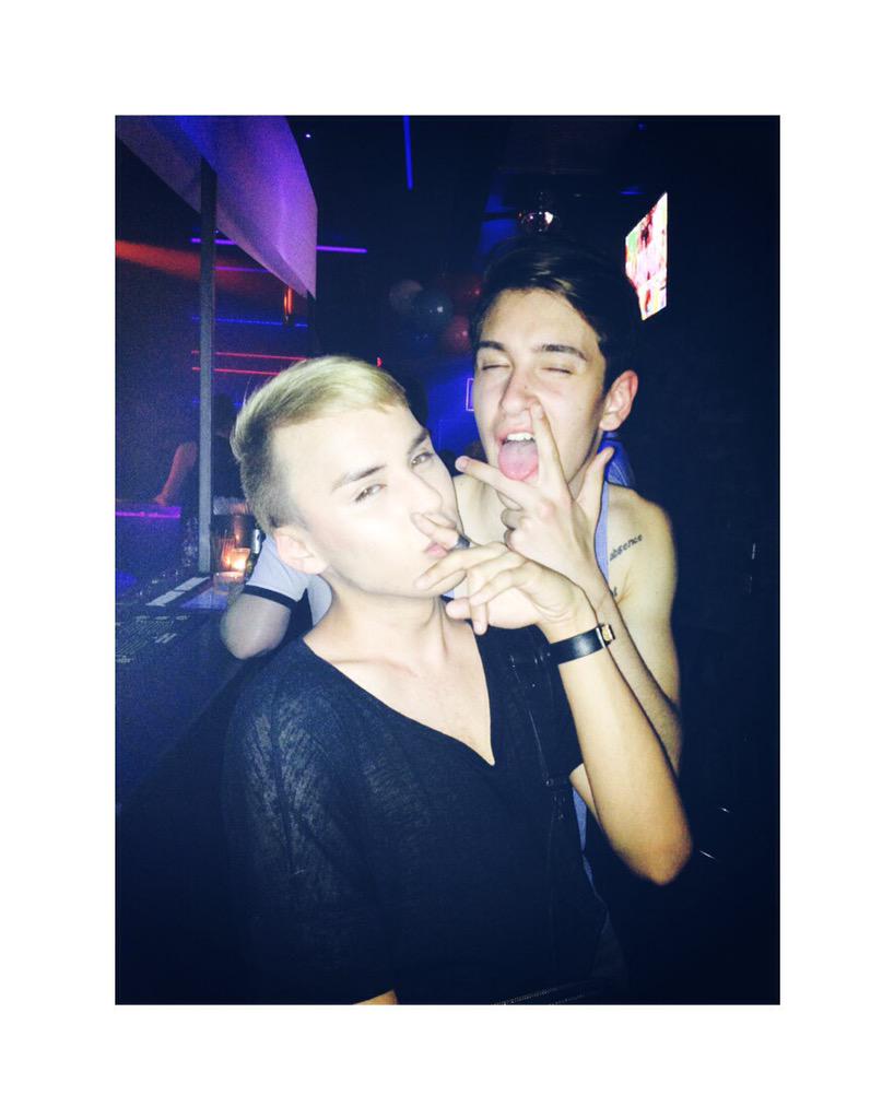 ifyaCan's tweet image. Drunk.