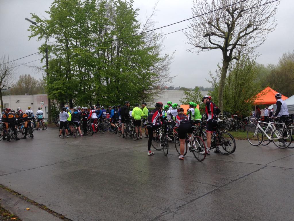 EtixxClassic's tweet photo. Sfeerbeelden #davitamonclassic #vertrekkenkannog! http://t.co/DcnVWZcdtP