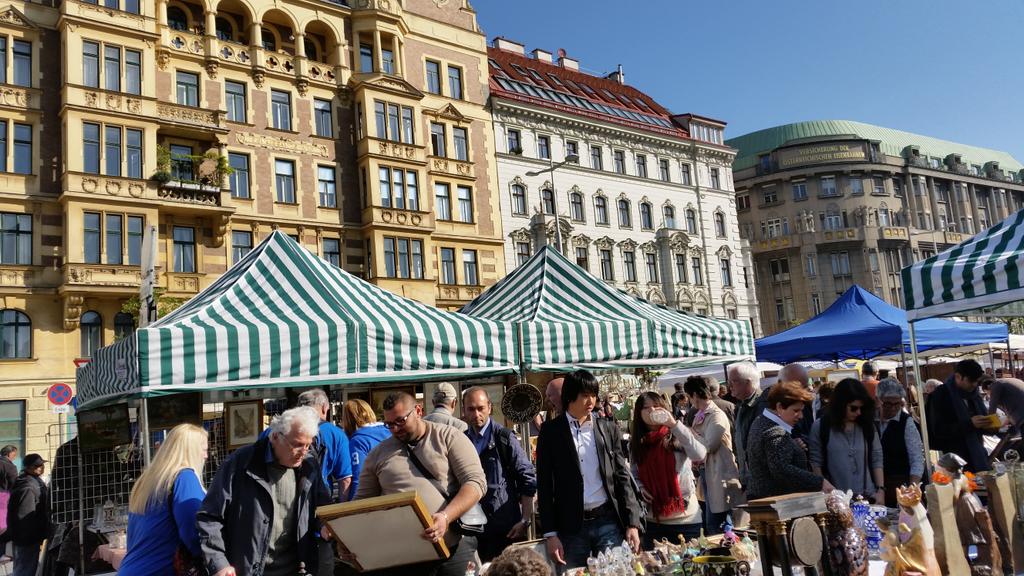 DianaSfirlogea's tweet photo. Lovely Saturday morning at #Nashmarkt in #Vienna http://t.co/1t5VONuTw5