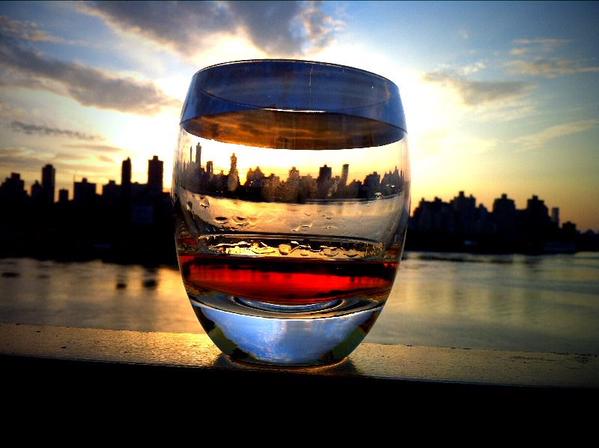 9GAG's tweet image. Manhattan sunset through a glass of whiskey.
