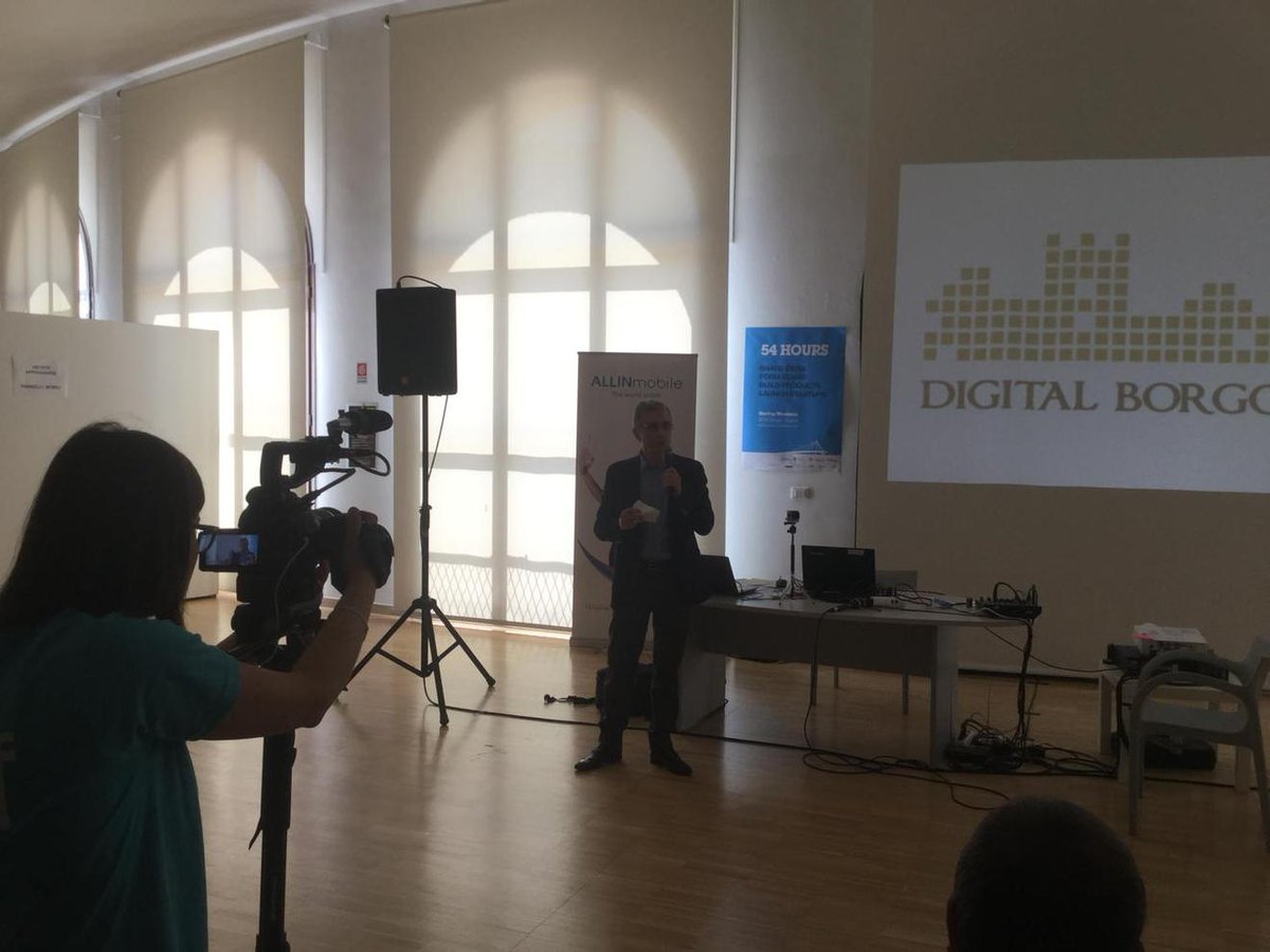 luis4689's tweet photo. #swpescara ospite Zappacosta cofondatore di #Logitech, una lezione di crescita. http://t.co/AdmxqTbpHr
