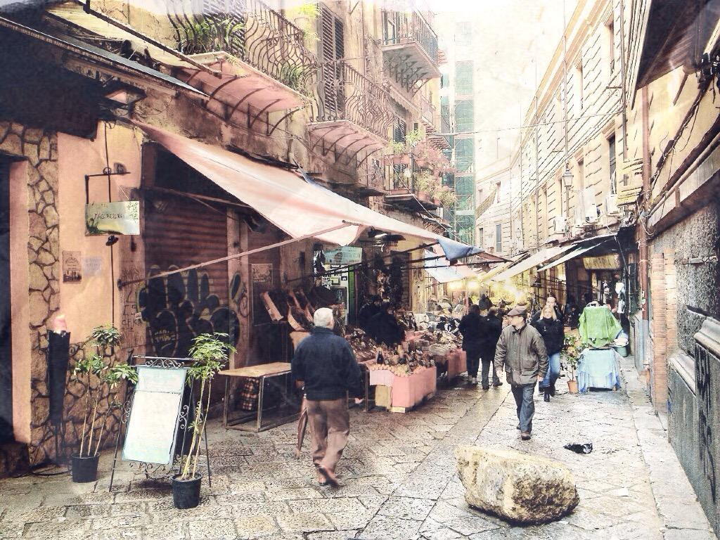 InPalermo's tweet photo. “@r50: Palermo. La Discesa Maccheronai, alla Vucciria. http://t.co/nbYjgK37Tl” #InfoSicily #Sicilia #Sicily