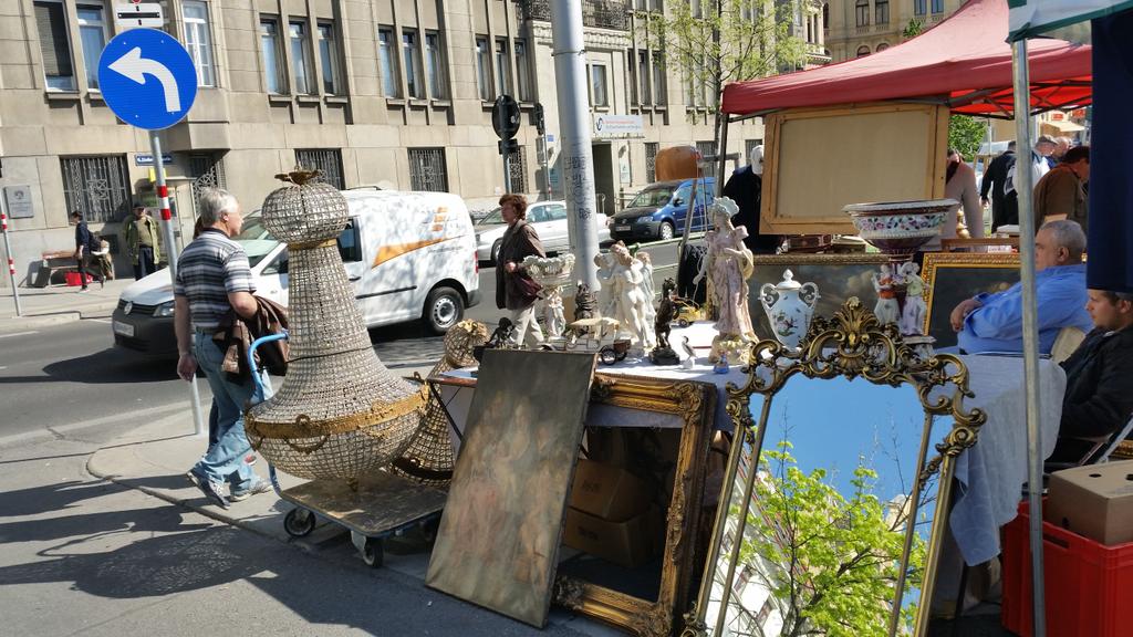 DianaSfirlogea's tweet photo. Lovely Saturday morning at #Nashmarkt in #Vienna http://t.co/1t5VONuTw5