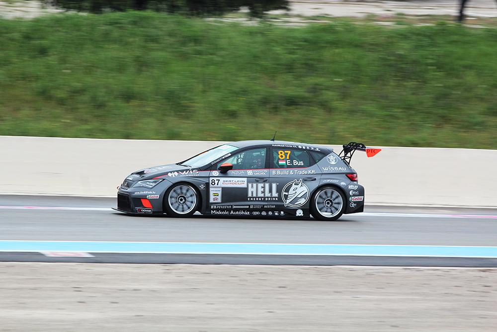 What a rainy #qualifying on #SEATeurocup. Drivers <a href="/bus_edi/">Edina Bús</a> P21 and Dominik Fekete P22.