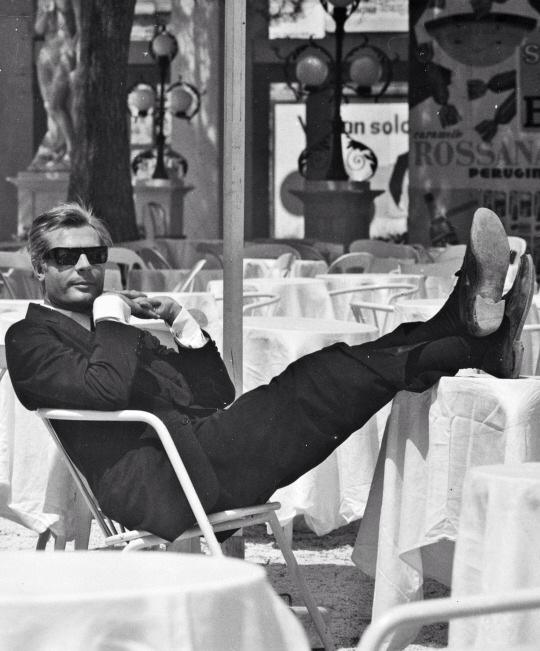 Distracted Film on Twitter: "BEST THING SINCE SLICED BREAD: Marcello Mastroianni. 81/2 (1963). http://t.co/vMDOJvUS4n"