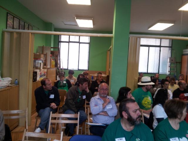 PAH_LaRioja's tweet photo. En plena asamblea asamblea debateiendo, creando, construyendo http://t.co/wekzjDOvod