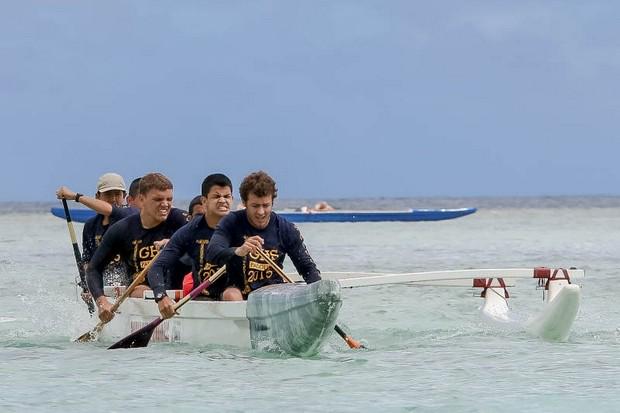 GuamPDN's tweet photo. PHOTOS: High school paddlers race on Tumon Bay.
http://t.co/DqxH6BOGHC http://t.co/rbqjmGyk8p