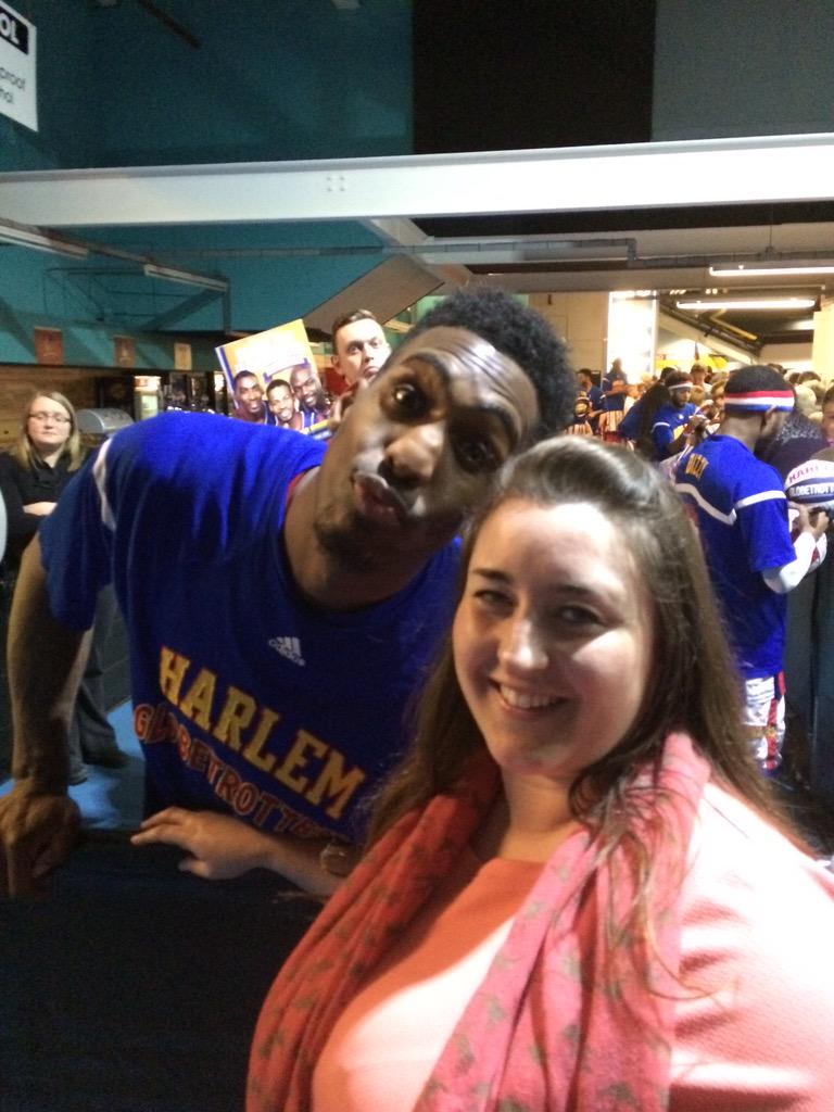 Gavin_Rudd's tweet photo. Think I have lost @Irving_Jessica to a @Globies #BullBullard  #DizzyEnglish http://t.co/ucWYL3Z92u