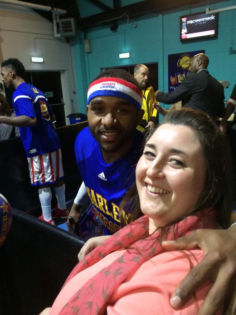 Gavin_Rudd's tweet photo. Think I have lost @Irving_Jessica to a @Globies #BullBullard  #DizzyEnglish http://t.co/ucWYL3Z92u