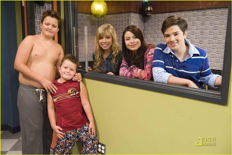 Icarly Trivia トリビア 今日のicarly Ipsycho は 監禁系女子登場の話の後半 この話 の要 ノーラは実は頭がよく 器用で格闘も得意なスーパー女子であることがわかる また アイカーリー史上最もかっこいいアクションの回と言われている Http T Co