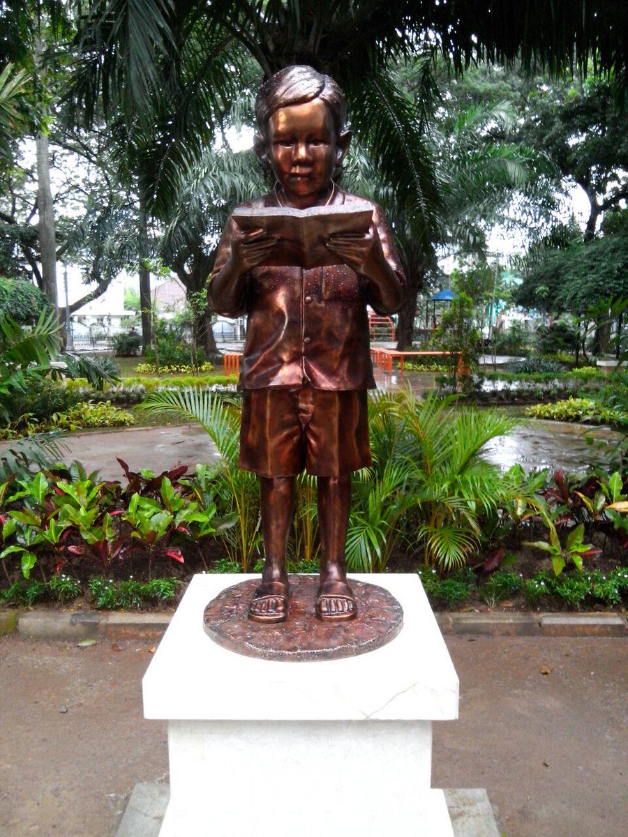 Nu Garis Lucu On Twitter Rt At Sulthanfatoni Patung Gus