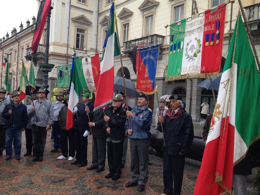 aostasera's tweet photo. Anche Aosta celebra il 70° anniversario della liberazione dall’oppressione nazifascista http://t.co/fDOhXIyAZx http://t.co/vkOe3HdDZn