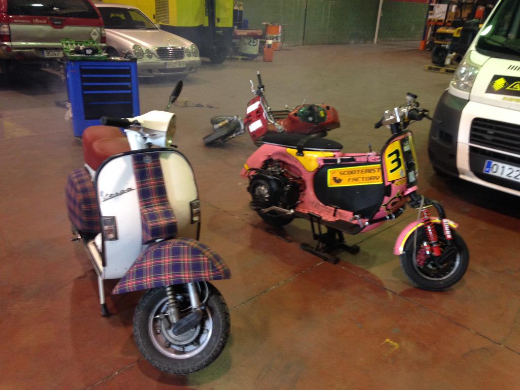 equipodelamor3's tweet photo. Mañana de pruebas en banco, la #Vespa3 ha dado 25cv, 😜, seguimos con las pruebas. #LoveTeam objetivo #VTR24h http://t.co/RrXqVtKKFg