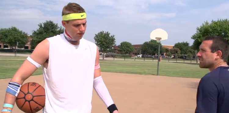 ADaimiel's tweet image. Estereotipos en el baloncesto ¿Os suena alguno?

¡Buenísimo! (Vídeo) via @KIAenZona kiaenzona.com/mas-basket/est… http://t.co/fdXGTURoiN