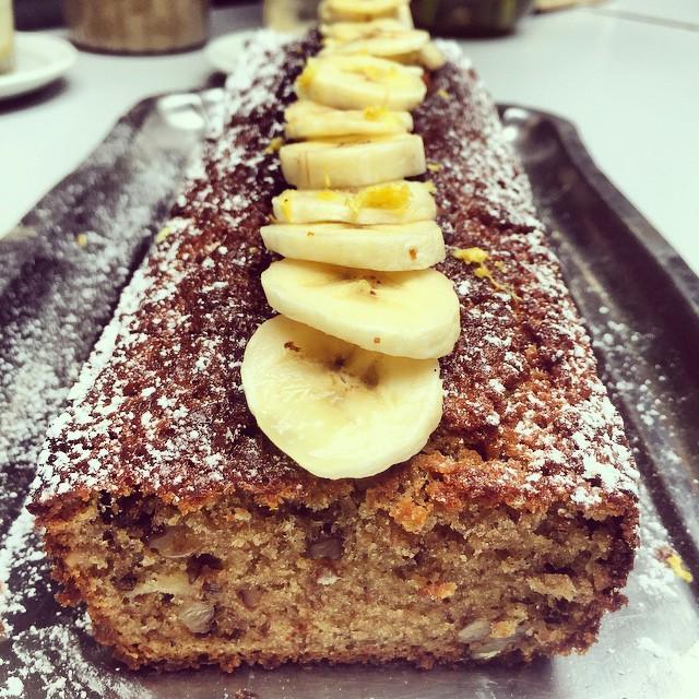 ParisInstagram's tweet photo. Le banana cake! #lestand #bonappetitbiensur by le_stand_enfants_rouges http://t.co/99V6X8Xxkl http://t.co/IoIkQVq0gq