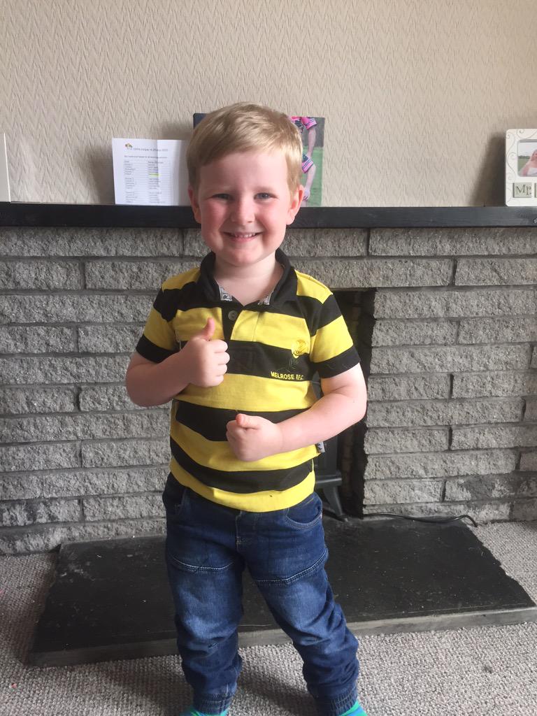 Noah ready to go and support <a href="/MelroseRugby/">Melrose Rugby</a> <a href="/MRFC_1stxv/">Melrose firsts</a> #blackandyellow