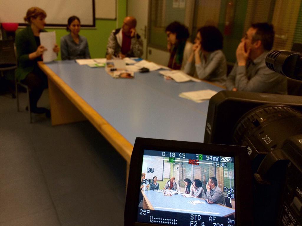 shanglish_ondas's tweet photo. #videoproject today in @OndasFormacion with @CrisCMartin @raquelbdi and our fantastic #EnglishConversationClass peeps http://t.co/Zpbdc34qEK