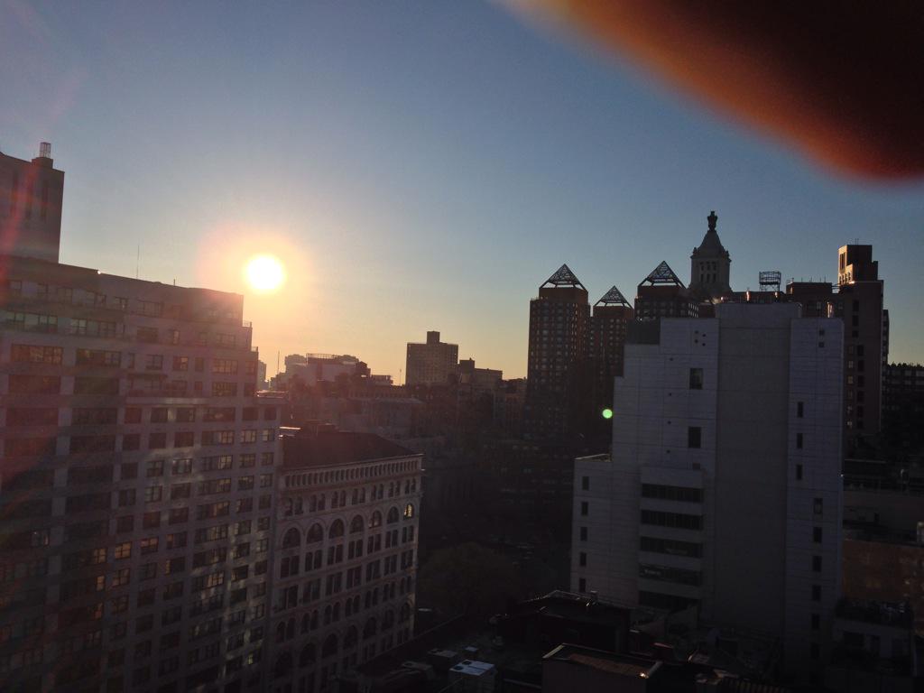windowpix's tweet photo. Out-the-window-pix  #finger #scary #worthit #gottagetarounddirtywindows #windowpixmorgan http://t.co/tbYbaHsm9J