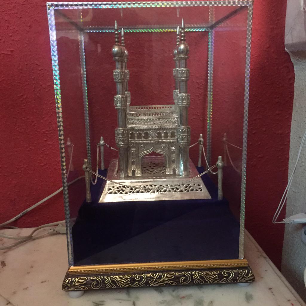 TheLeafingzone's tweet photo. CHARMINAR pure silver leafed #charminar #showpiece #theleafingzone @SarfMemon @AdilKhan77adil @mustafarazatin1 http://t.co/4kbwb3qrrr