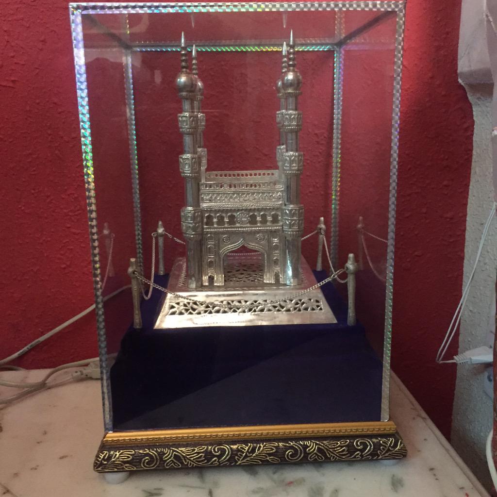TheLeafingzone's tweet photo. CHARMINAR pure silver leafed #charminar #showpiece #theleafingzone @SarfMemon @AdilKhan77adil @mustafarazatin1 http://t.co/4kbwb3qrrr