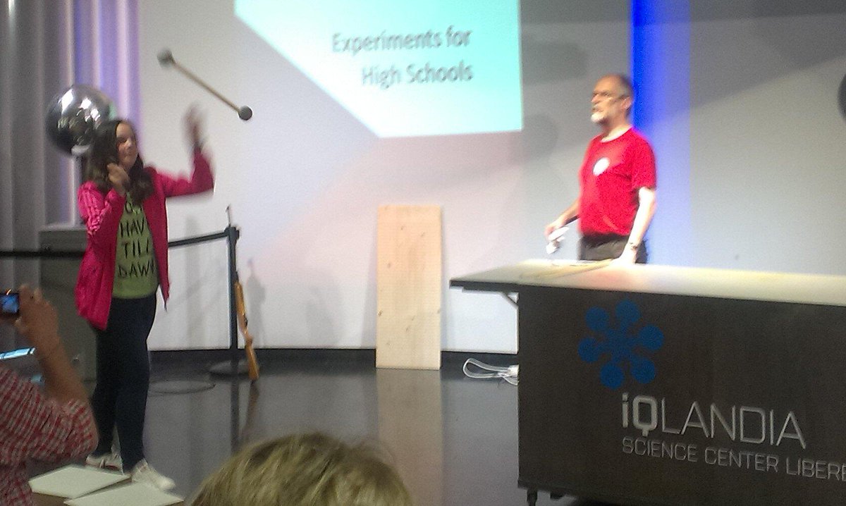 EuroScienceFun's tweet photo. Performing for and with their regular audience: Experiments for High Schools http://t.co/ZRFCYRYiFn