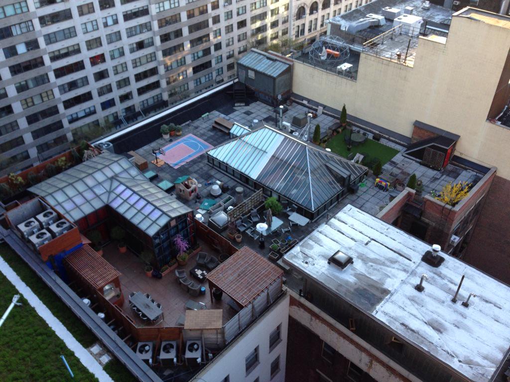 windowpix's tweet photo. ALSO check out this Suhhhweeet roof top, lol #windowpix #outthewindowpix #thinkoutsidethewindow http://t.co/WtpYVUc4L3