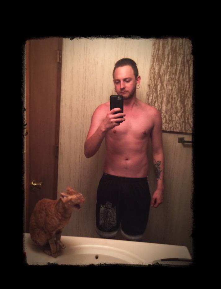 Satans_barber's tweet photo. Fucking worked out my core this morning. My cat and I are tired as hell http://t.co/YLIFmToDEU