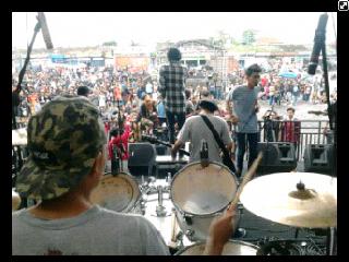 Azharmuhamadd's tweet photo. @Mostblancos_ID @hellprint #WestJavaInvasionFestival Region Tasikmalaya lancar trimaksih super musik ID &amp; Hellprint! http://t.co/0riBkHeZxb