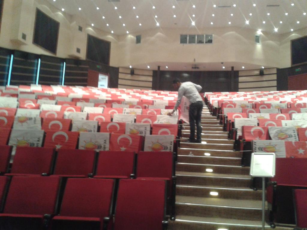 ertandenizo's tweet photo. @akaltindag İlçe Danışma Meclisi Toplantımız Önce Salon Hazırlıklarımız Devam Ediyor @06AhmetKaraca29 @mstfsenn http://t.co/CuGLudiv5f