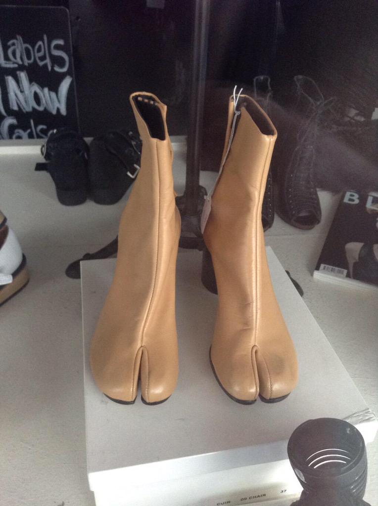 olavelnan's tweet photo. Skobransjen med drastiske steg for gi ordet "cameltoe" en ny betydning. http://t.co/DSOsViZLl4