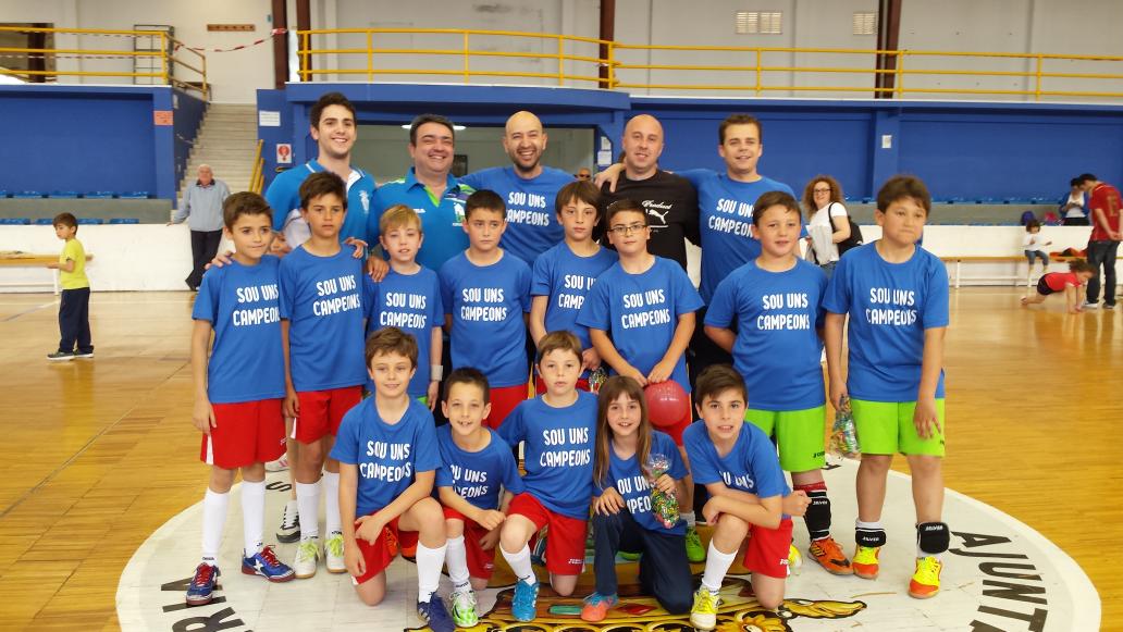 futsalolleria's tweet photo. @eemolleriafs Benjamin campeón de liga Valencia sala G.2 al ganar 5-4 a @MaristasValFS  en el último partido Grandes! http://t.co/vSUny26GoP