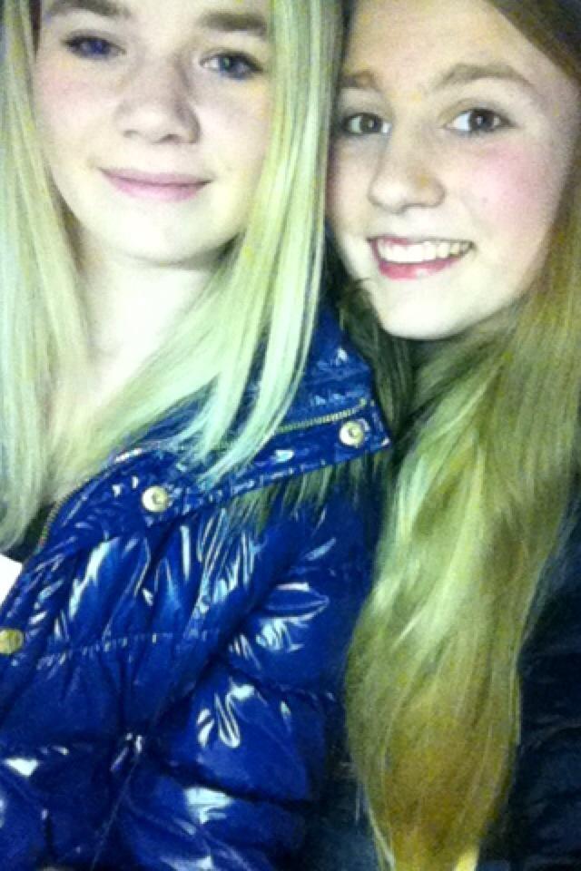 ingrid_voois's tweet photo. Wat is de vakantie kut begonnen, ik ga me allerliefste vriendinnetje echt missen in de klas. 😔 http://t.co/mxgOjMtC1x