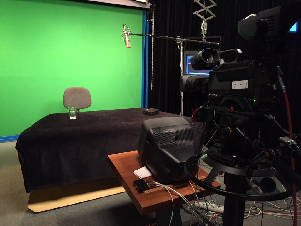 PetrCanik's tweet photo. Dnes v České televizi o projektu @vymoly. Btw. už sledujete náš výmolářský Periscope? #vymoly http://t.co/eAJQ0CfIla