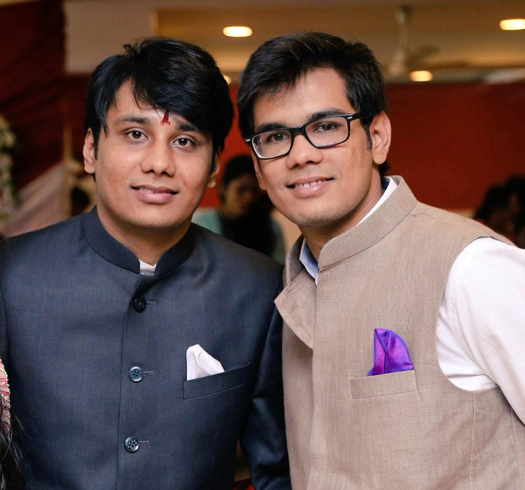 KushalJ78869020's tweet photo. T1 #bhaikishaddi #lovehimadorehim #trueatheart #happytohavesuchbrother ๐ http://t.co/8buVmudcsQ