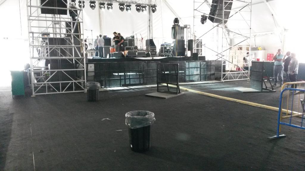 albertolj15's tweet photo. Ya estamos para afrontar este pedazo de dia en @skybarejido con el concierto de Miguel Campello #UnSanMarcosDeLocura http://t.co/x505c47cao