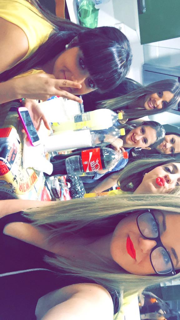 ClauBretos's tweet photo. 💃🏼💃🏼💃🏼💃🏼💃🏼girls night out http://t.co/k5nhydqFqw