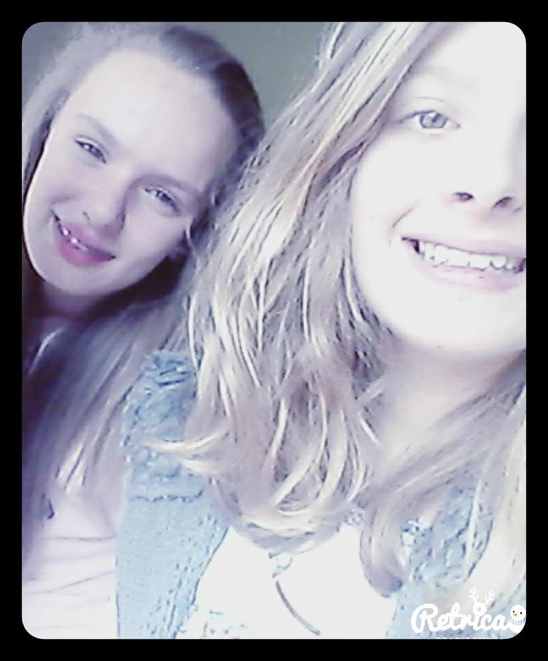 fa0172236e3e406's tweet photo. Cousine par sang. Amie par choix.💘💘 #photodemerde. http://t.co/Fxf6X1UfFf