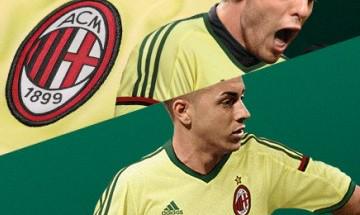 YemimaMilanisti's tweet photo. Skuad AC Milan Kali ini memakai Jersey Ke-3, #FORZAMILAN #FORZAMILAN #FORZAMILAN #FORZAMILAN Skor msi 0-0 menit 16' http://t.co/tLFhJpFLc4