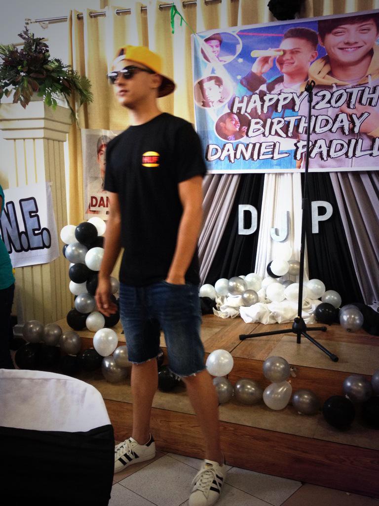DANIEListaz's tweet photo. Happy Birthday Daniel! We love you so much #SolidDaniel #DJP20 #Happy20thBirthdayKingOfHearts http://t.co/51ea2IEYvt