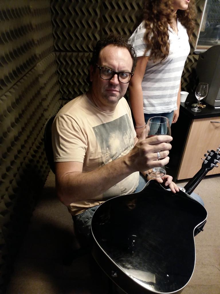 MaticesdelVino's tweet photo. En minutos con Joe Moya #Estudio39 # EscuelaDeRock #MDV2015 @CristianMoor @Terriur @martinmantegini @LaRedMendoza http://t.co/9MtAsyBmWS