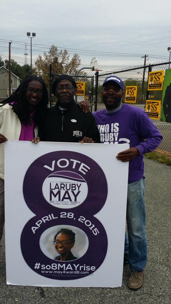 LaRubyMay's tweet photo. #TeamLaRuby not letting the clouds keep them from voting early today. #so8MAYrise #Purplementum http://t.co/c5TObsSgan