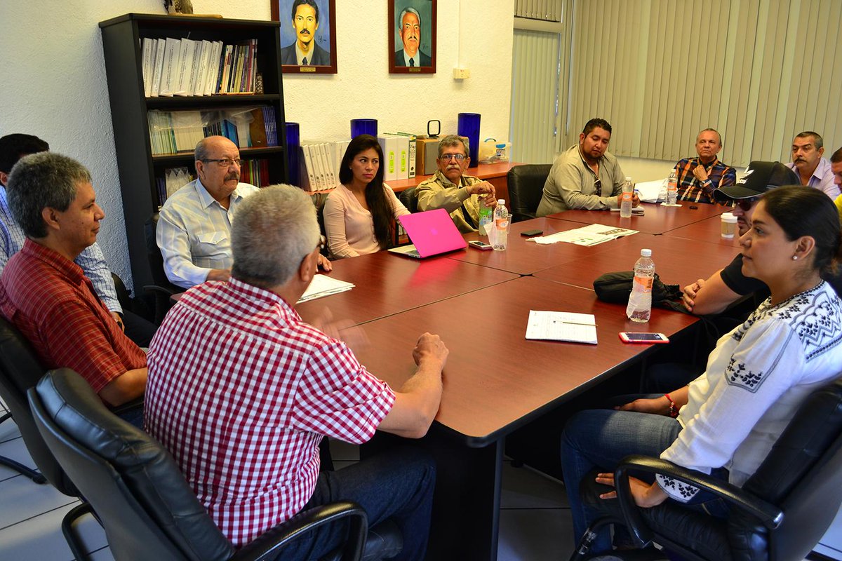 FUERSAMx's tweet photo. Equipo #REINU en reunión, con el Rector de @cucba_UdeG, Dr. Salvador Mena y Ing, Hector Villalvazo #SAGARPA #Jalisco http://t.co/BHZuejhFtc