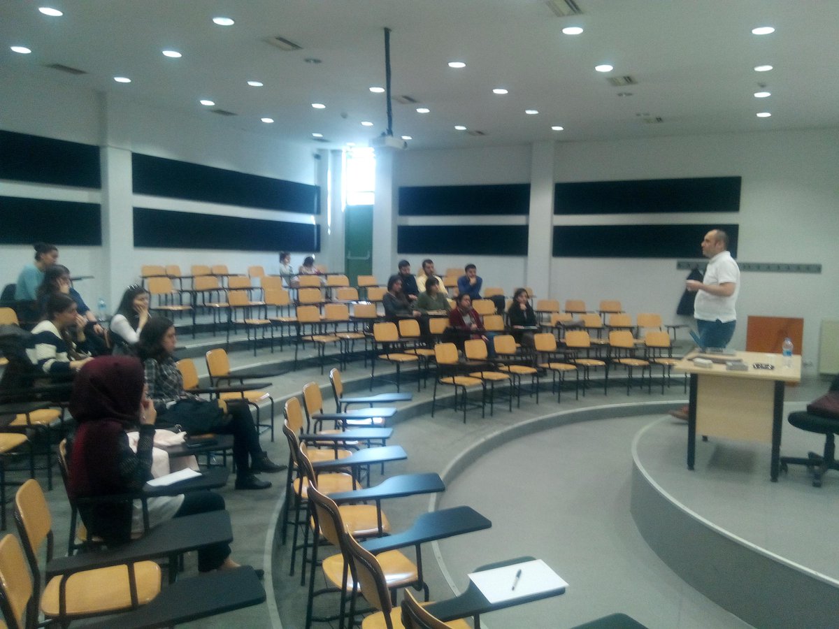 BavderAkademi's tweet photo. Av. Abdülkadir Şeker ile "Sözleşmenin Dilinden" dersindeydik. #AvukatlıkAkademisi http://t.co/UpRJRhUfu5