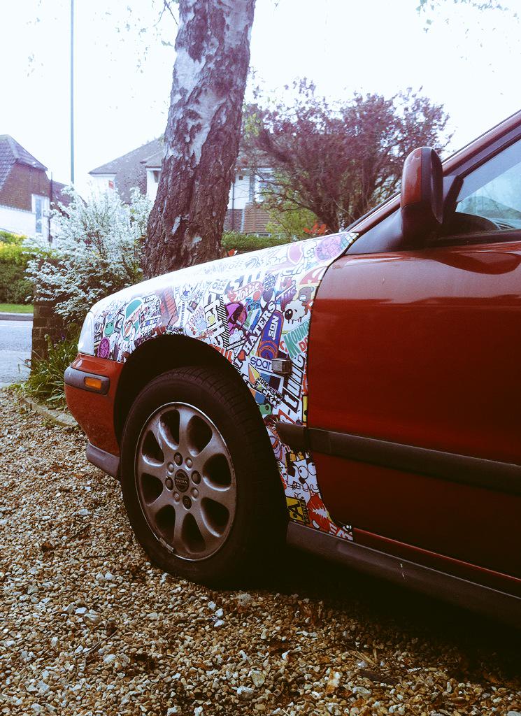 cottle_harry's tweet photo. #Volvo #stickerbomb #swedishsteel http://t.co/hTUVdiapVw