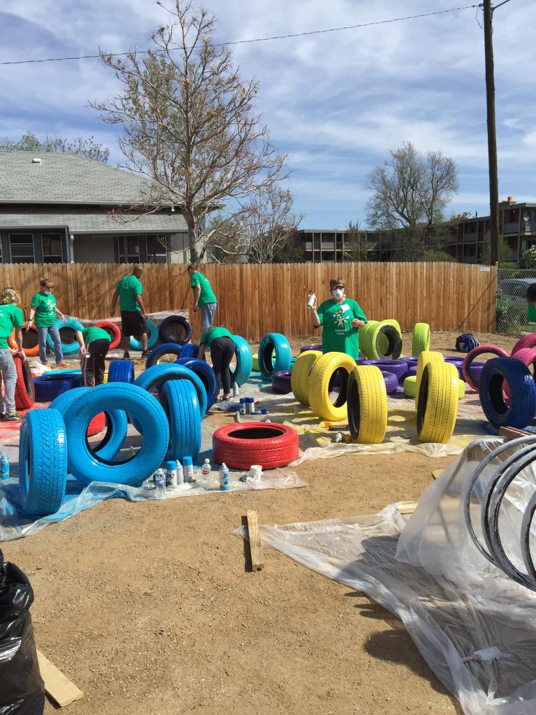 shawnadamson's tweet photo. Comcast Business Denver Team creating a community garden space for Boys and Girls Club #CCDAY2015 @comcastbusiness http://t.co/J71PYdCOoZ